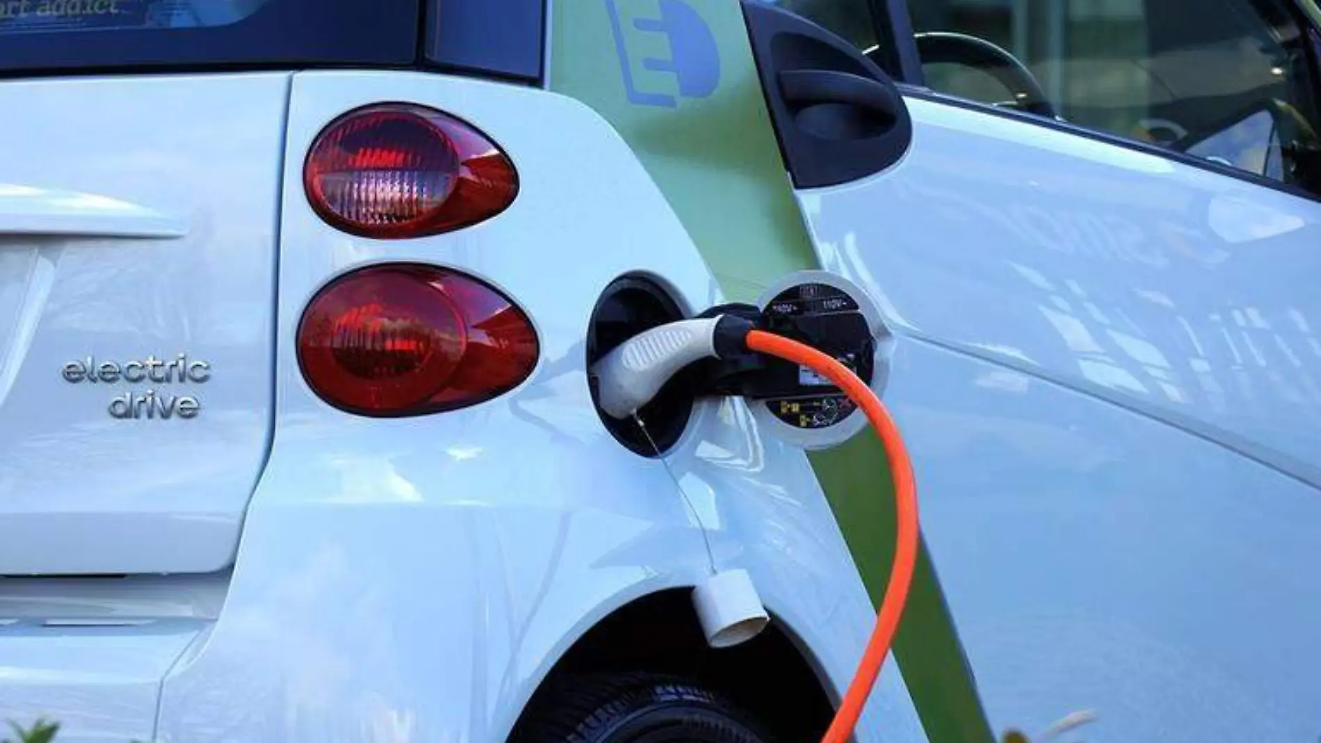 Ahora los vehículos más costosos son los eléctricos, pues su fabricación aún no es tan común